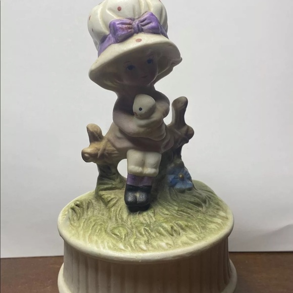 Little Girl Music Box - Picture 2 of 7